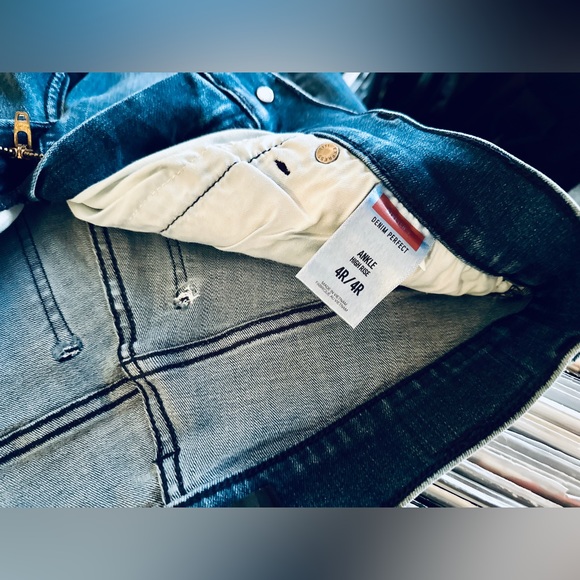 NWT | Express | Women’s Stretch Denim Perfect - “High-Rise Ankle” Jeans - Picture 4 of 7
